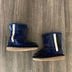 SZ 8 Toddler Girls 8 UGG Stripe Boot